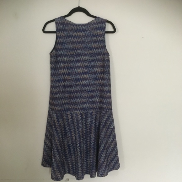 Sleeveless dress - Picture 10 of 10